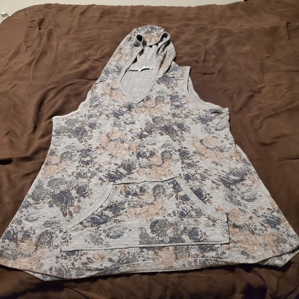 Sleeveless hoodie